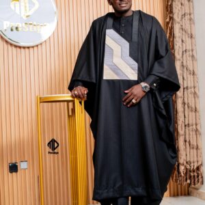 Grand Boubou Élégance Dakar – Gris Nuit Damina Blanc & Gris (New Model)