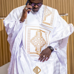 Grand Boubou Prestige Blanc Royal & Or – 3 Pièces